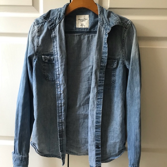 American Eagle Outfitters Tops - American Eagle Chambray Shirt